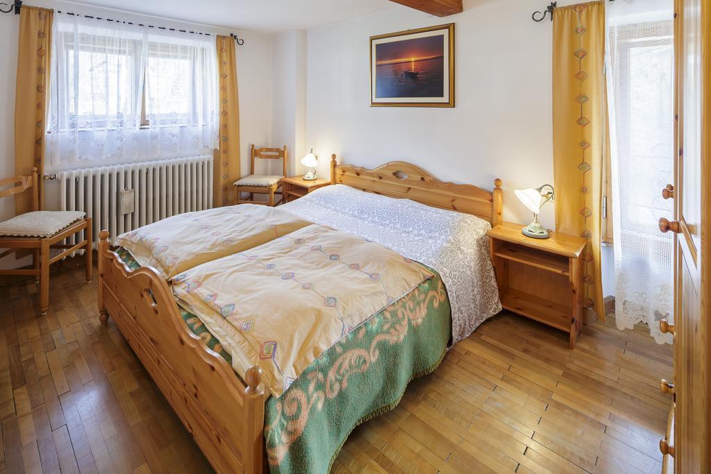 Villa Casanova - Stayincortina كورتينا دامبيتزو الغرفة الصورة
