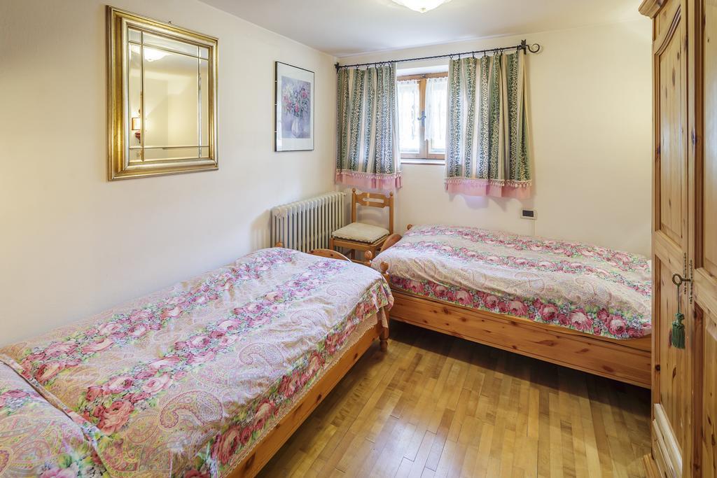 Villa Casanova - Stayincortina كورتينا دامبيتزو الغرفة الصورة