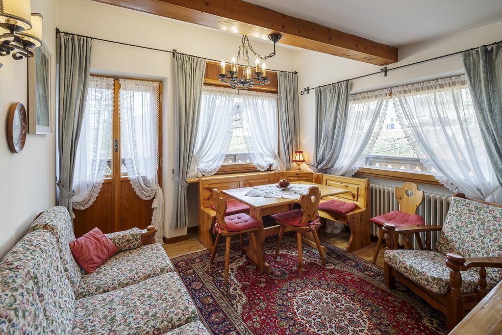 Villa Casanova - Stayincortina كورتينا دامبيتزو الغرفة الصورة