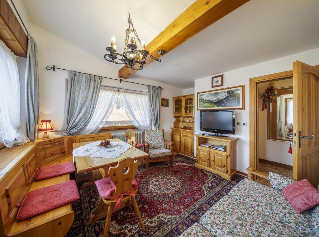 Villa Casanova - Stayincortina كورتينا دامبيتزو الغرفة الصورة