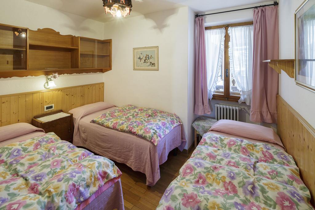 Villa Casanova - Stayincortina كورتينا دامبيتزو الغرفة الصورة