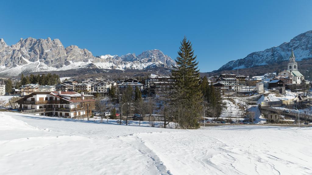 Villa Casanova - Stayincortina كورتينا دامبيتزو الغرفة الصورة