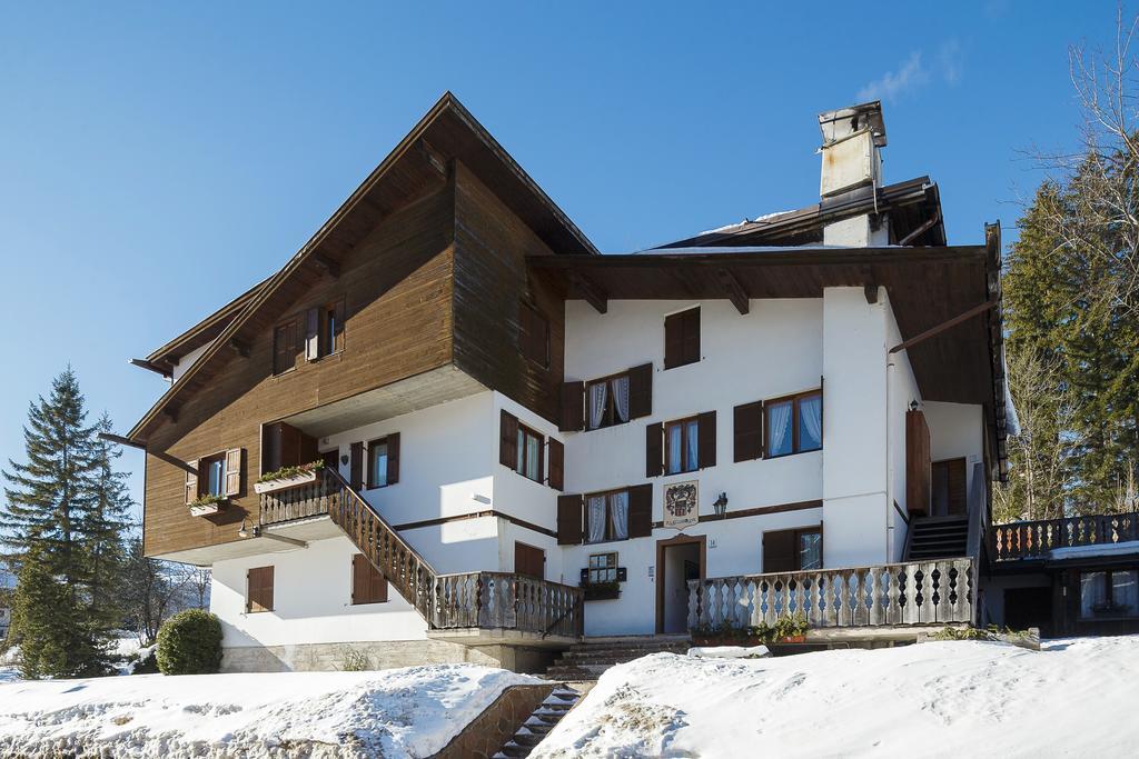 Villa Casanova - Stayincortina كورتينا دامبيتزو الغرفة الصورة